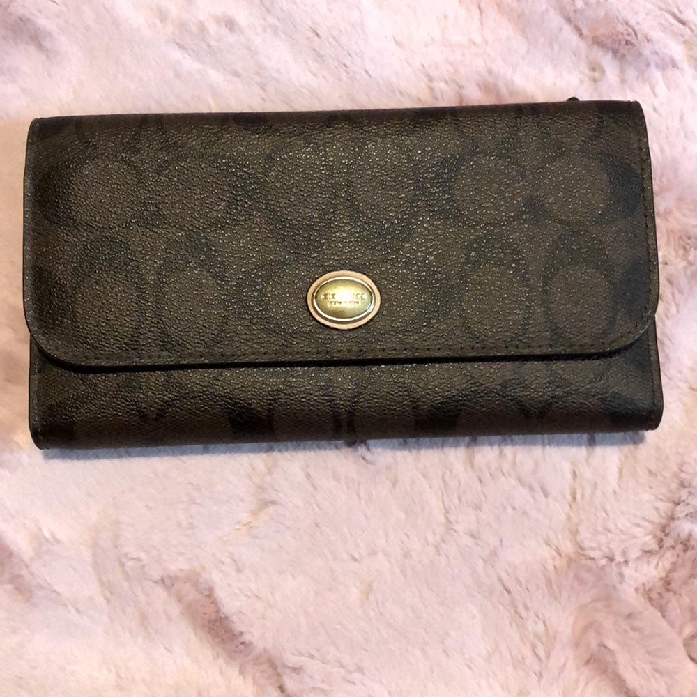 Coach wallet brown with cream inside